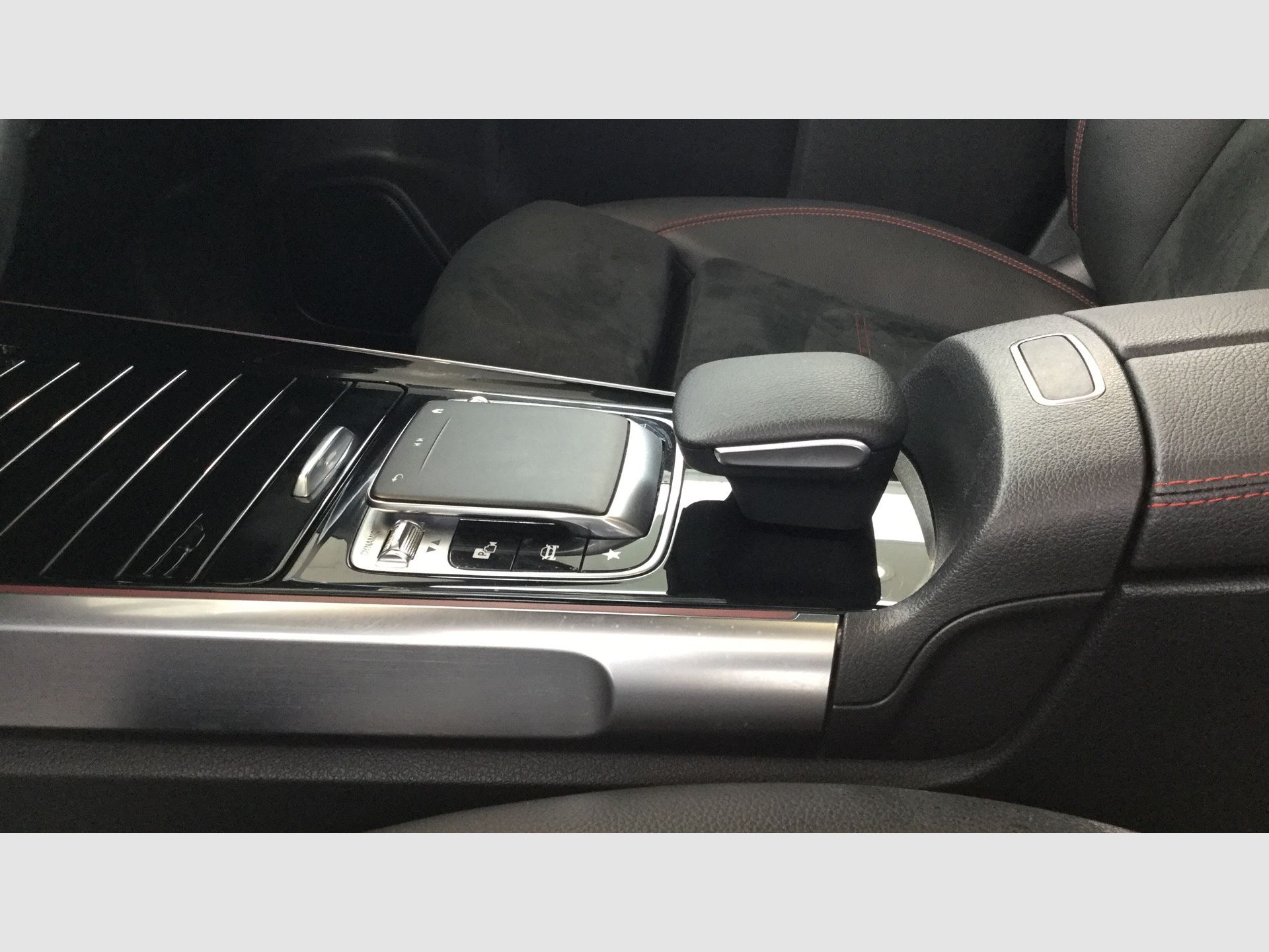 Mercedes-Benz GLB - 10