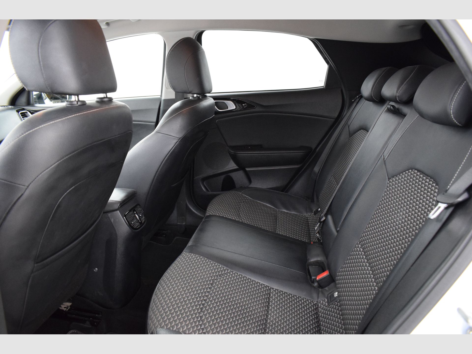 Kia XCeed - 12