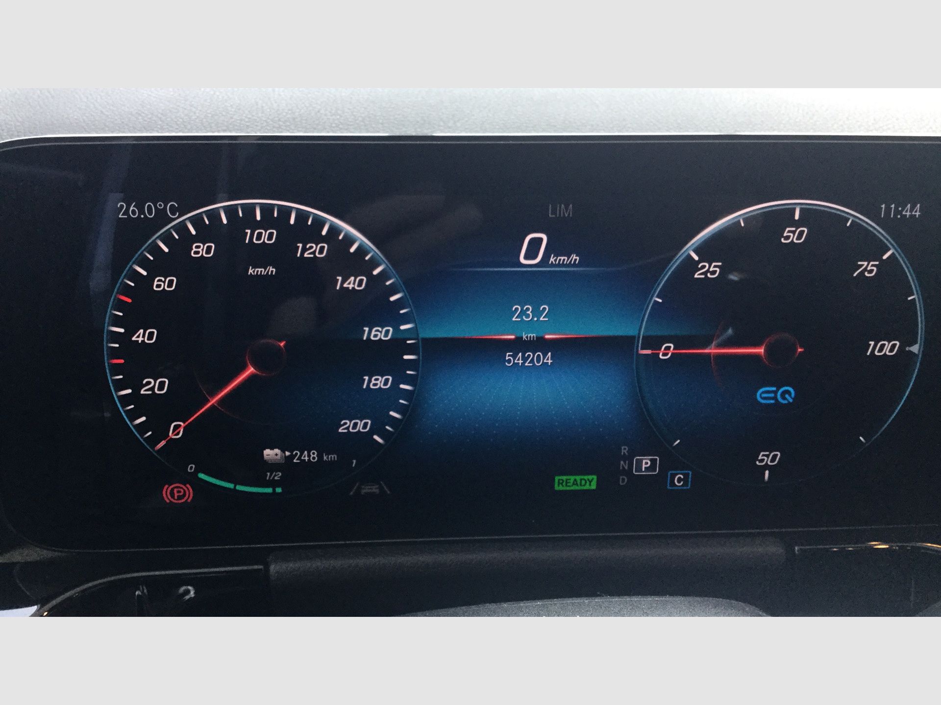 Mercedes-Benz EQA - 9