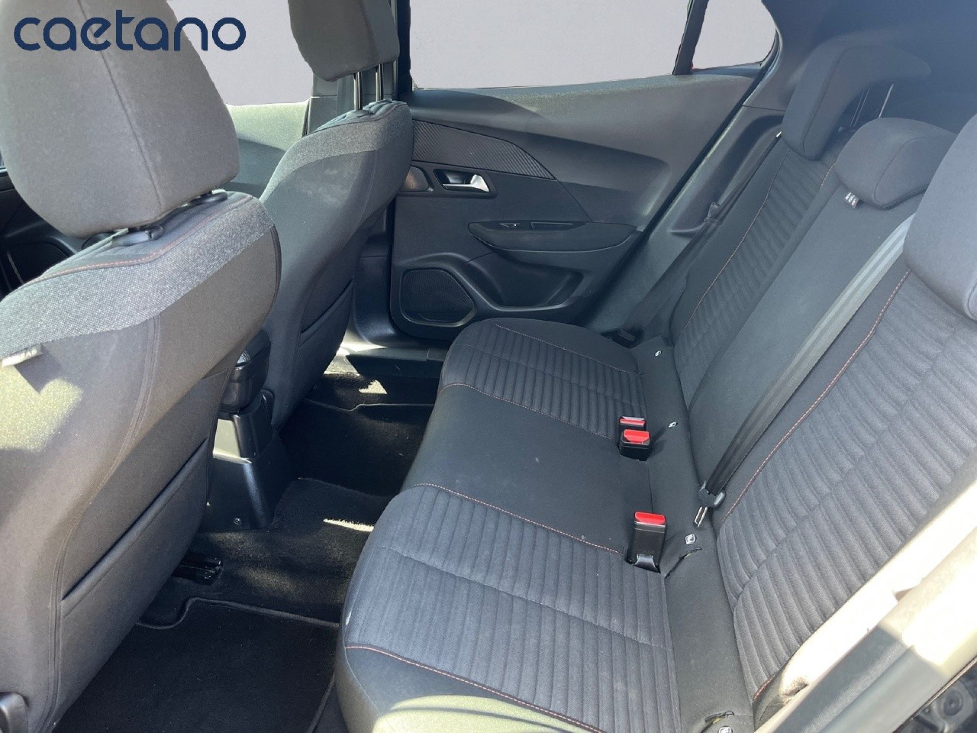 Peugeot 2008 - 12