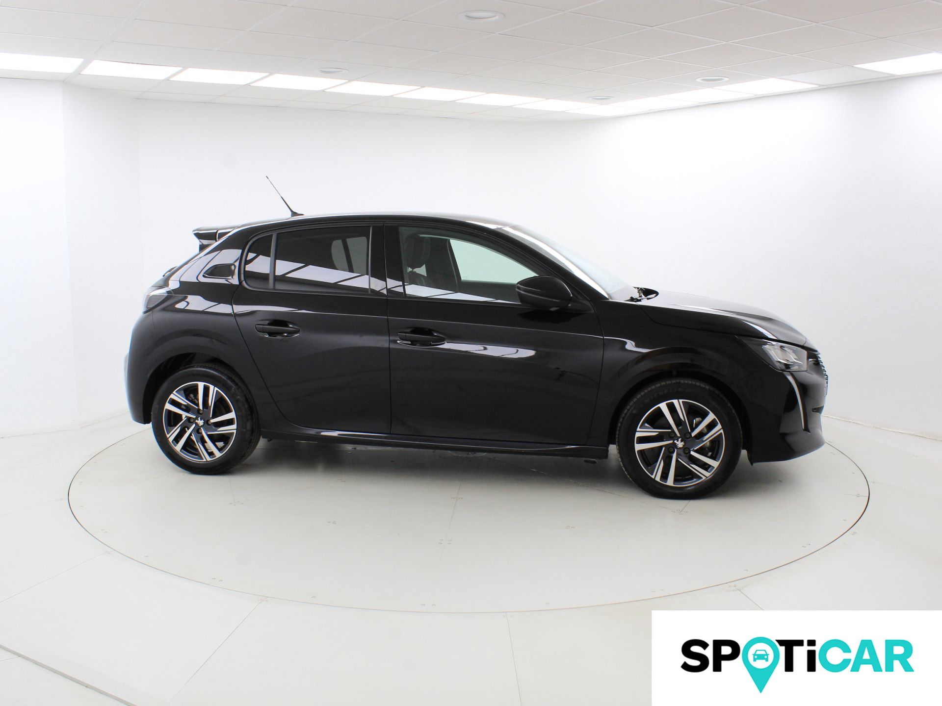 Peugeot 208 - 5