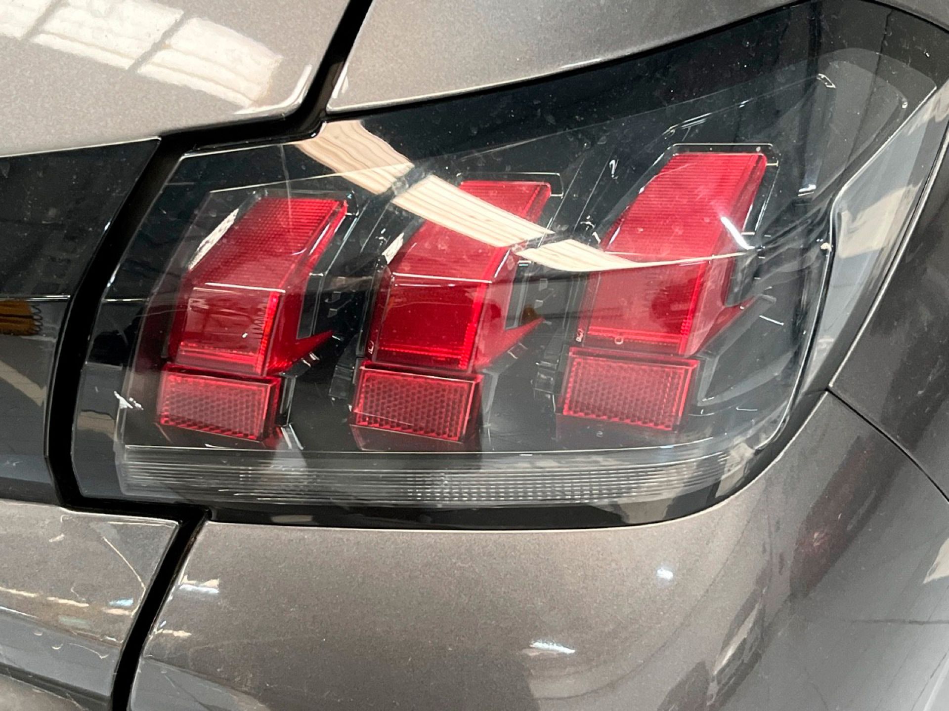 Peugeot 208 - 10
