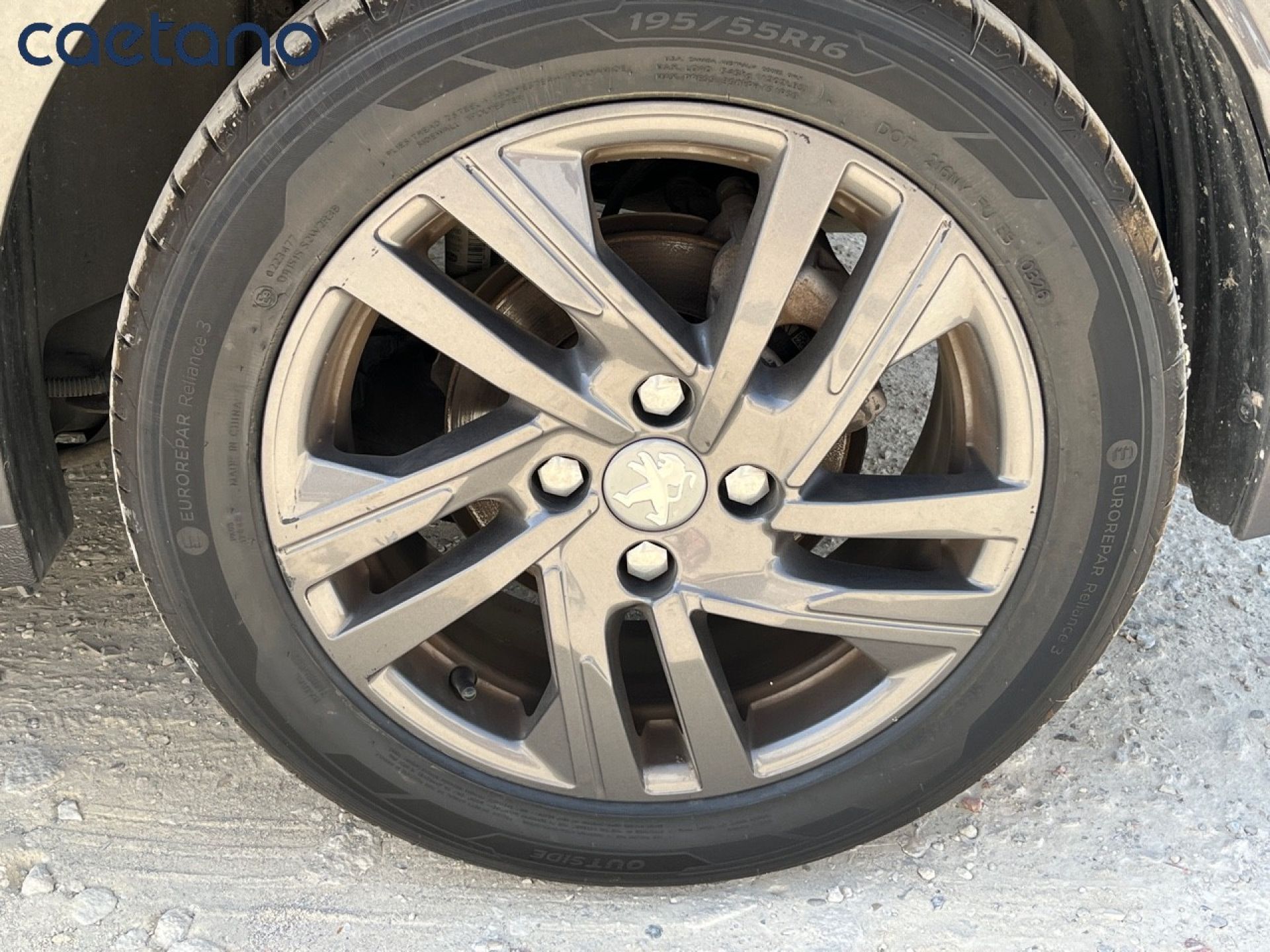 Peugeot 208 - 8