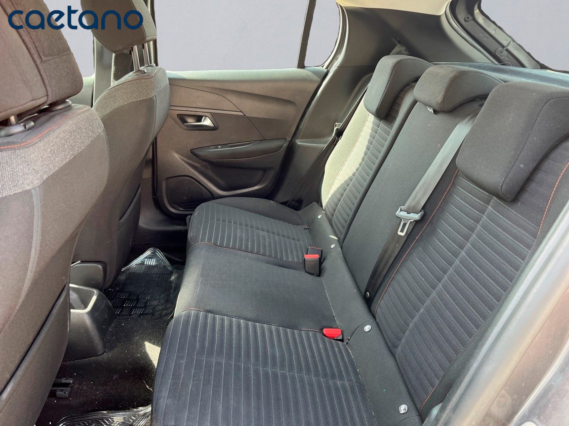 Peugeot 208 - 12