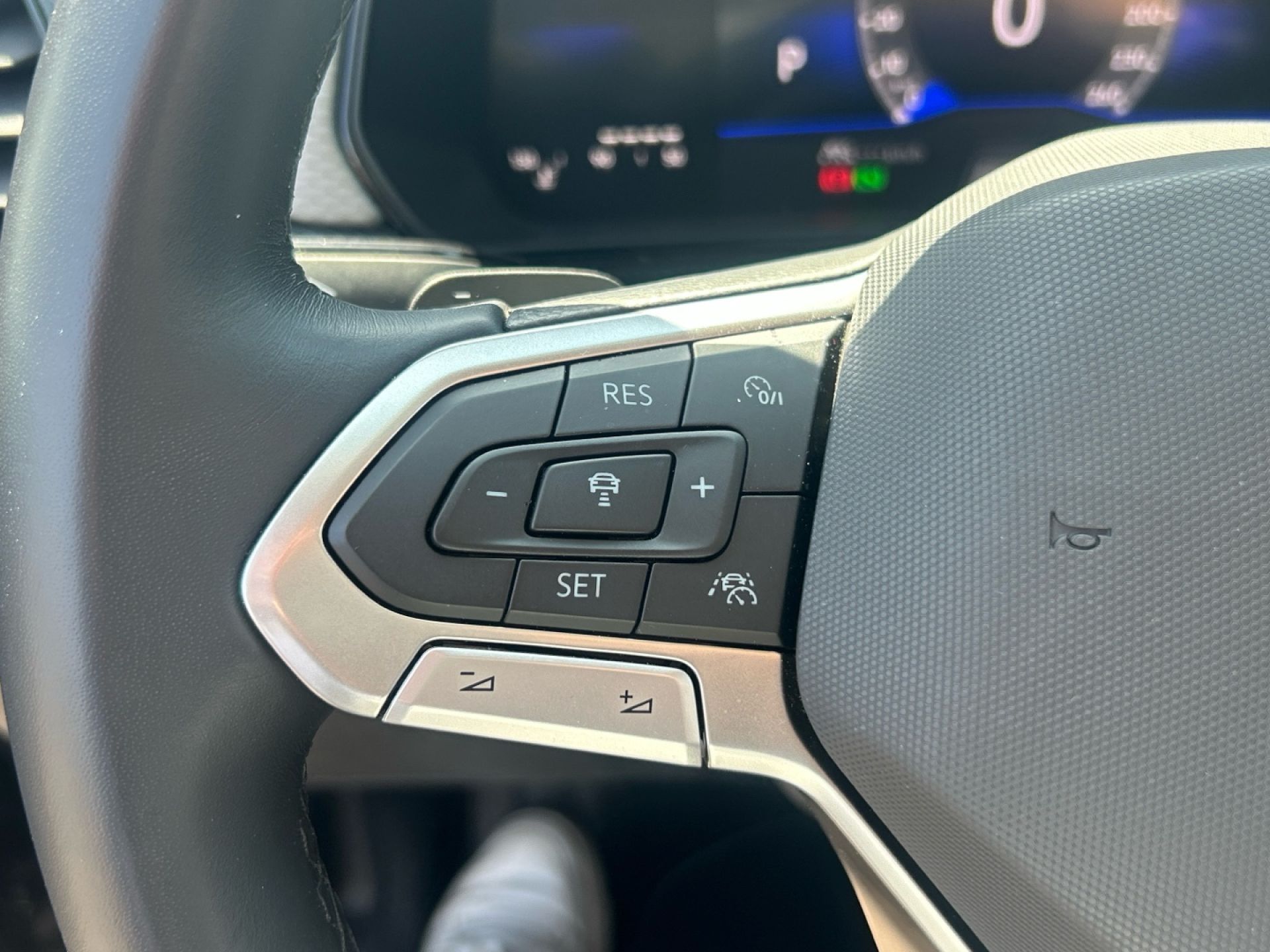 Volkswagen T-Cross - 12