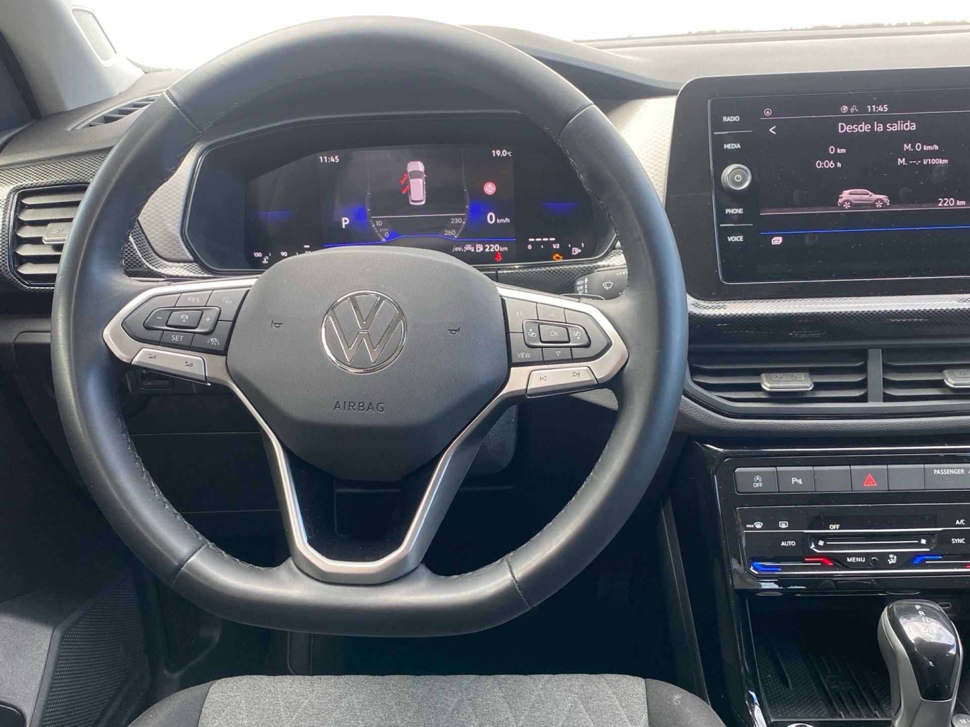 Volkswagen T-Cross - 12