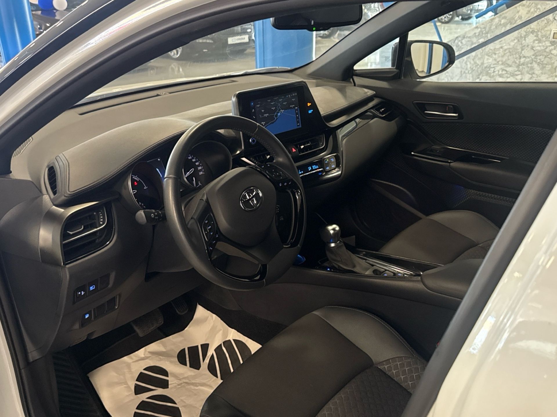TOYOTA C-HR - 9