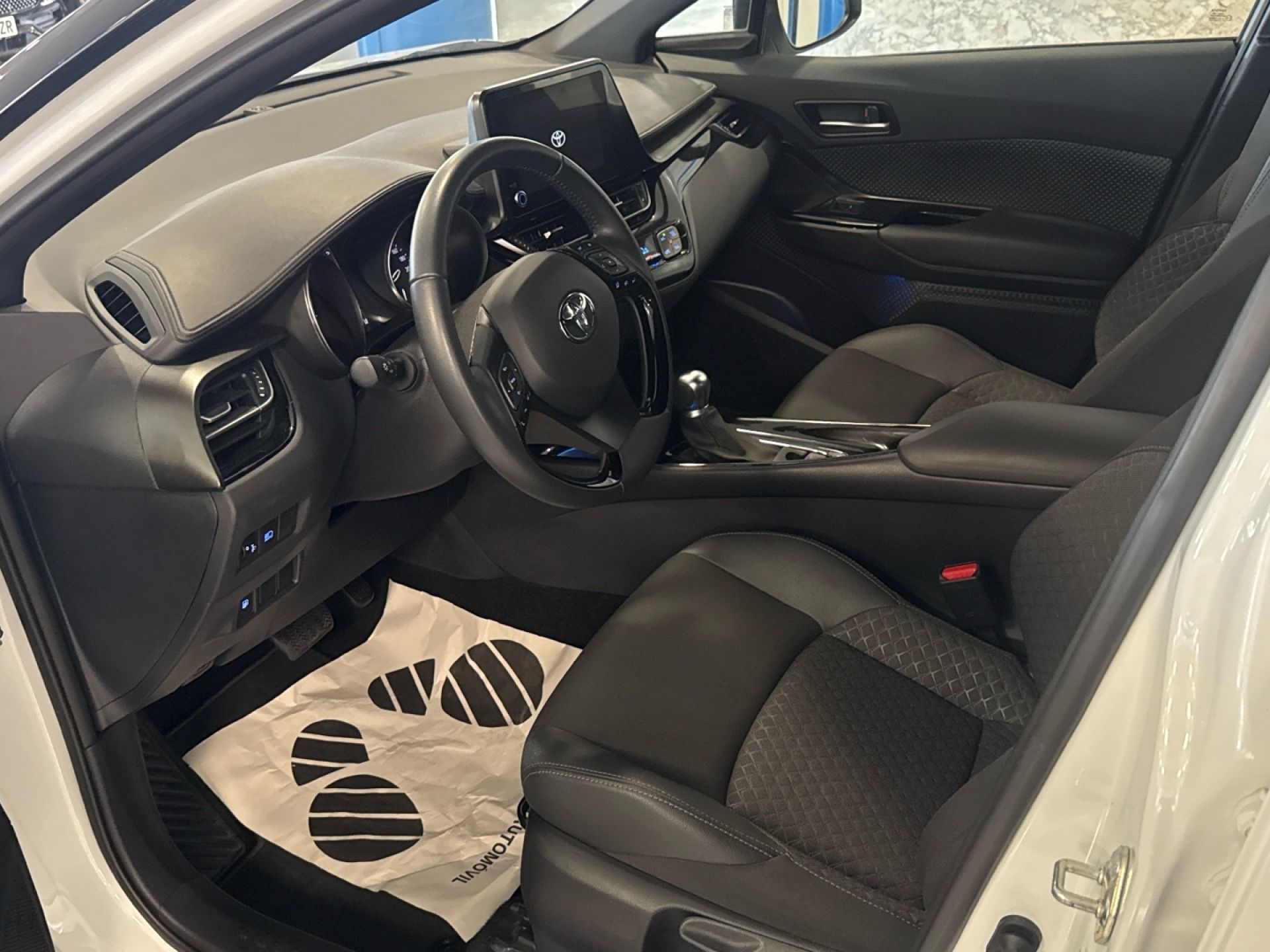 TOYOTA C-HR - 10