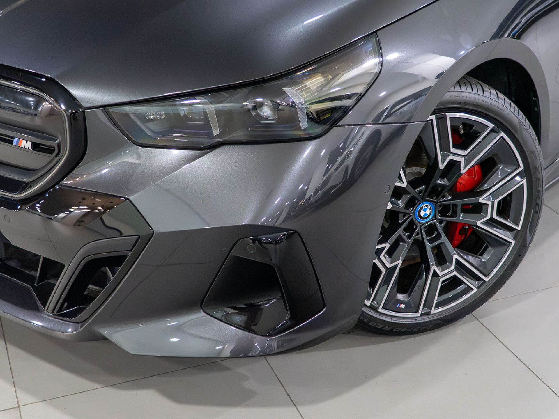 BMW i5 - 5