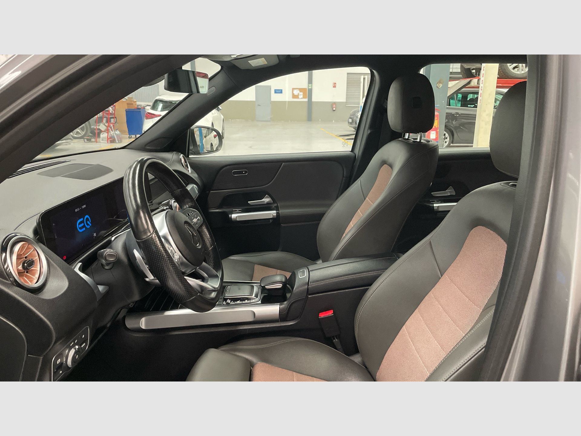Mercedes-Benz EQB - 7
