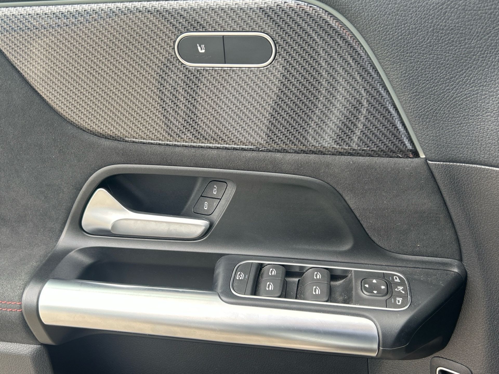Mercedes-Benz GLA - 8