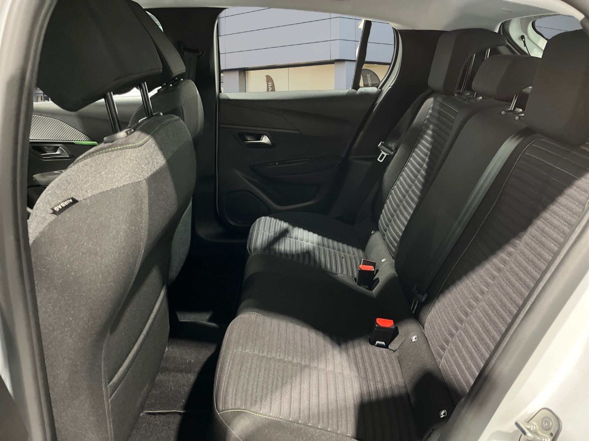 Peugeot 208 - 12