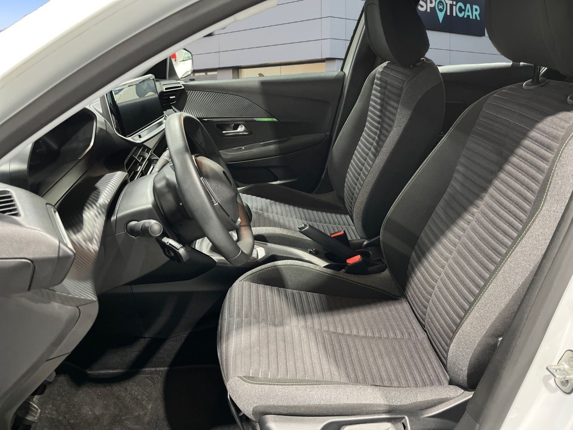 Peugeot 208 - 11
