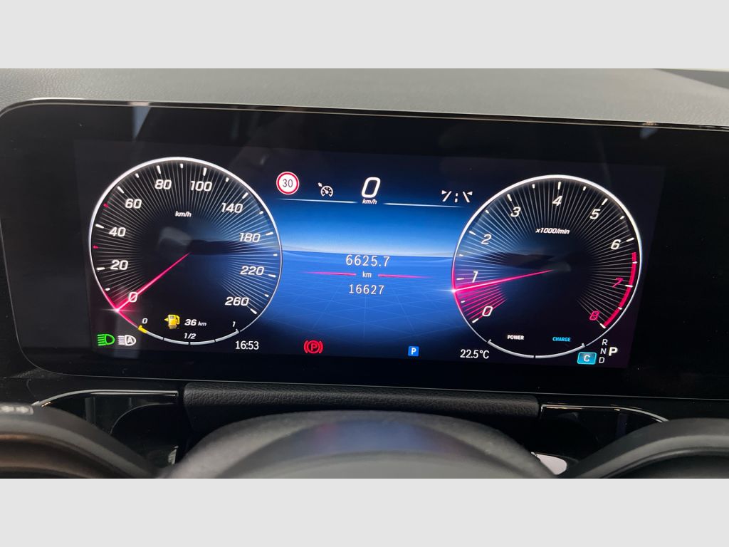 Mercedes-Benz GLA - 10