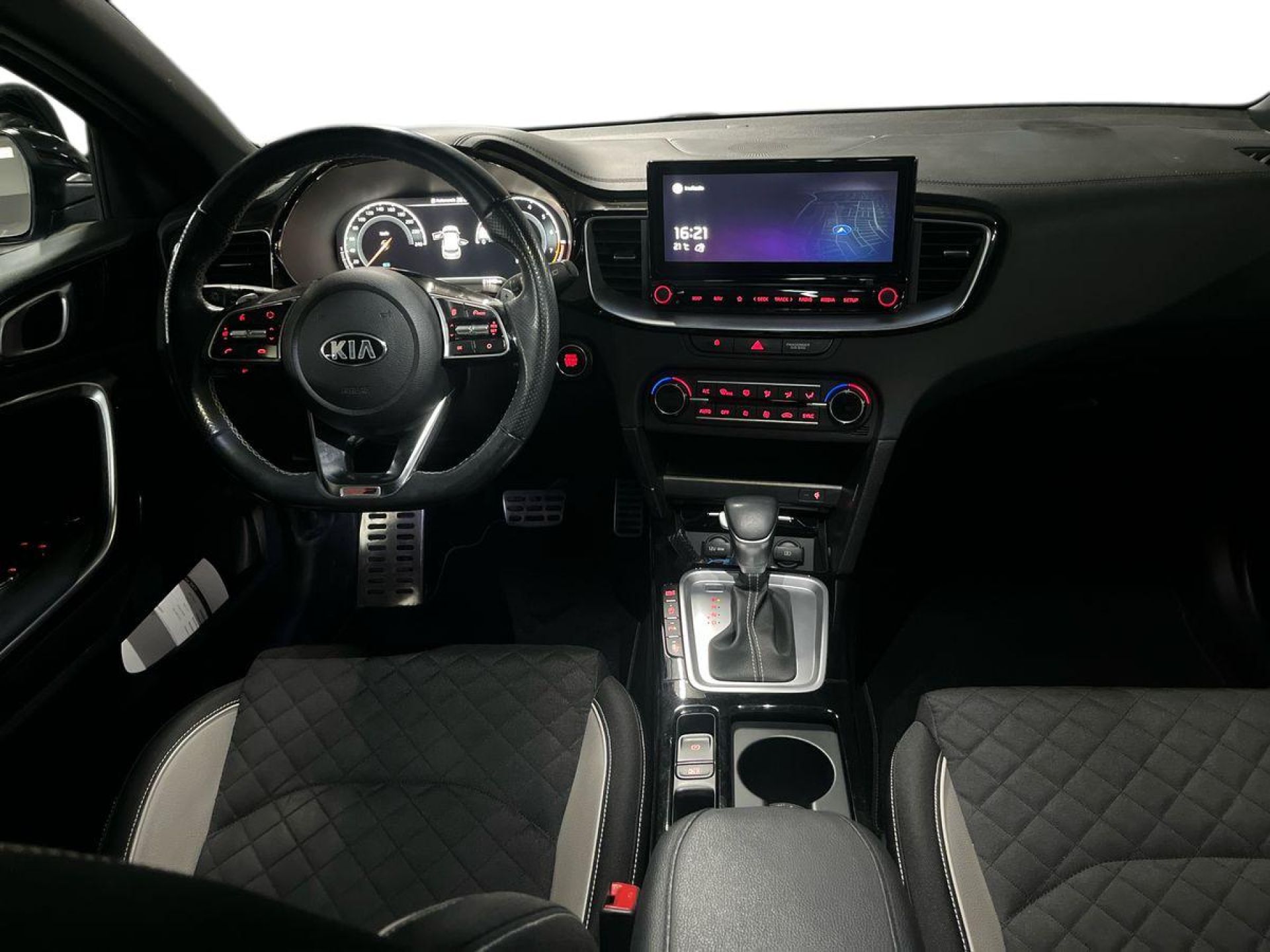 Kia ProCeed - 10