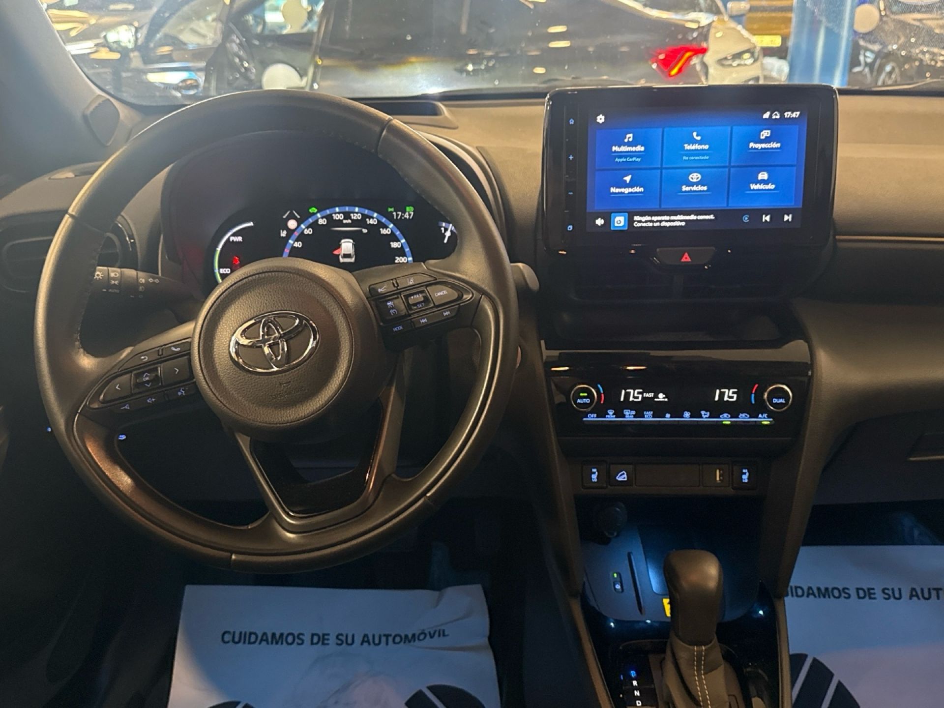 TOYOTA Yaris Cross - 2