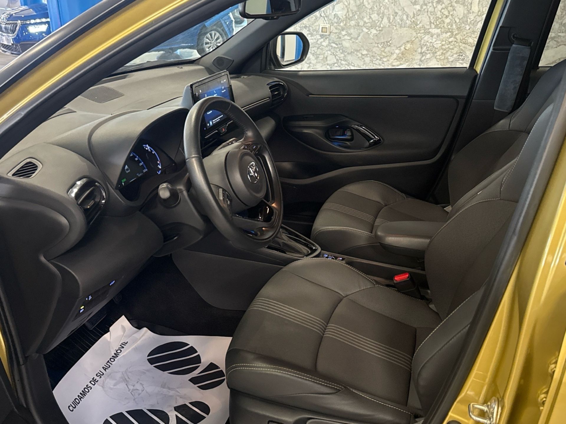 TOYOTA Yaris Cross - 10