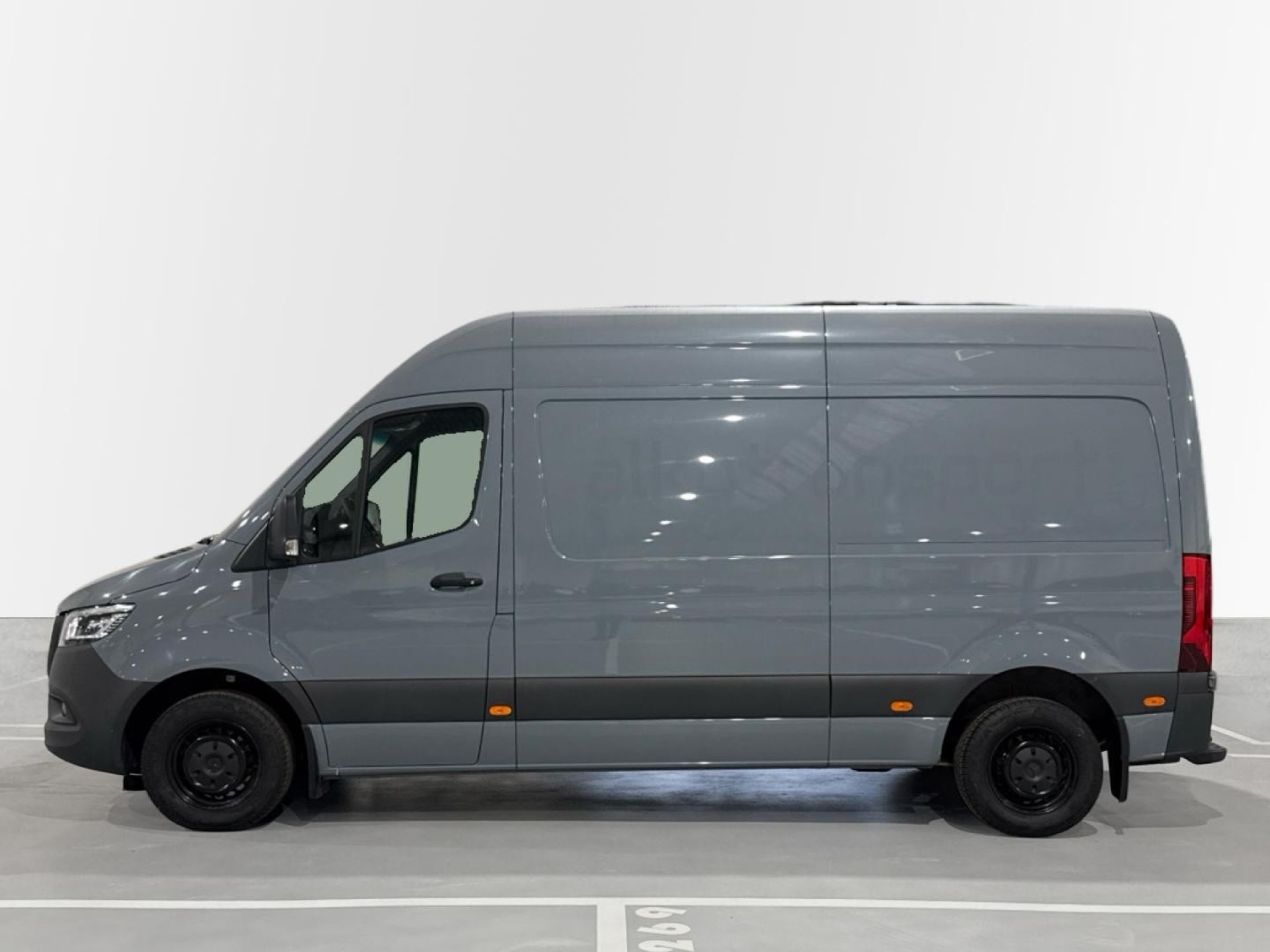 Mercedes-Benz Sprinter - 4