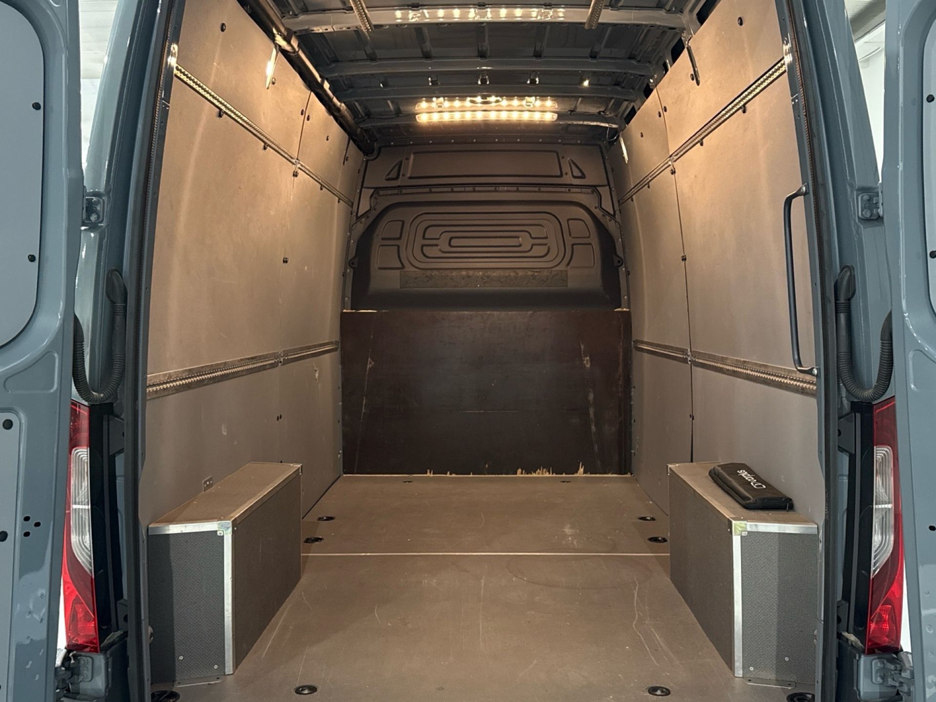 Mercedes-Benz Sprinter - 12