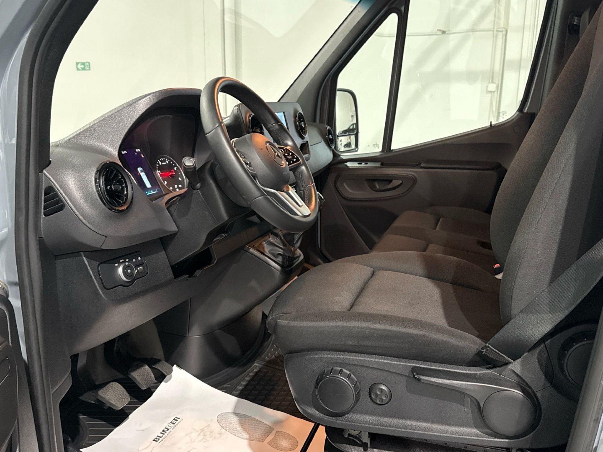 Mercedes-Benz Sprinter - 11