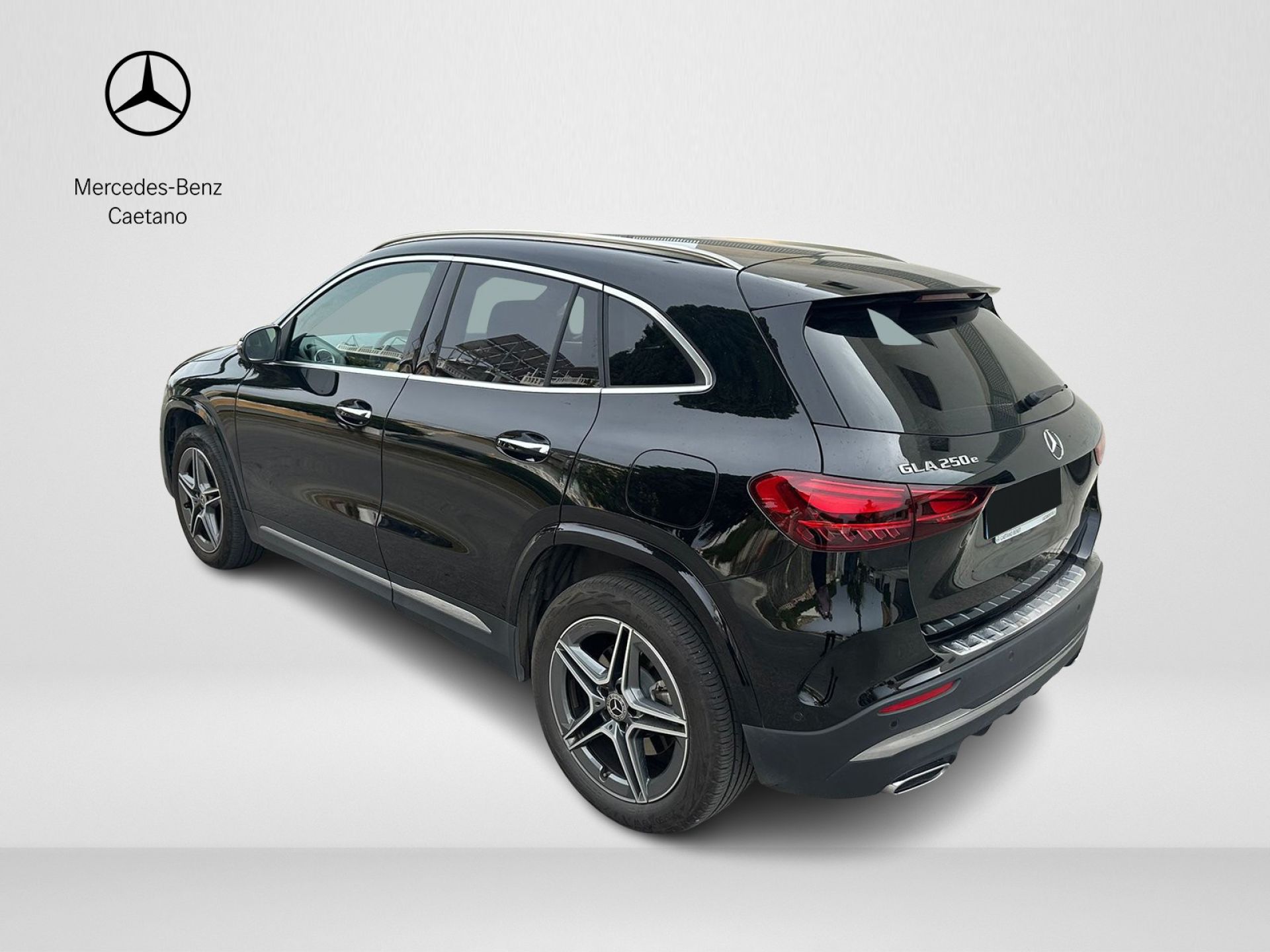 Mercedes-Benz GLA - 4