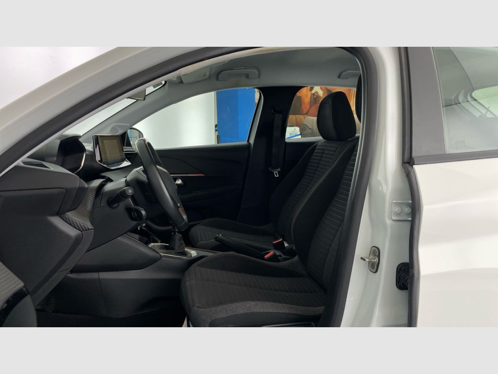 Peugeot 208 - 12