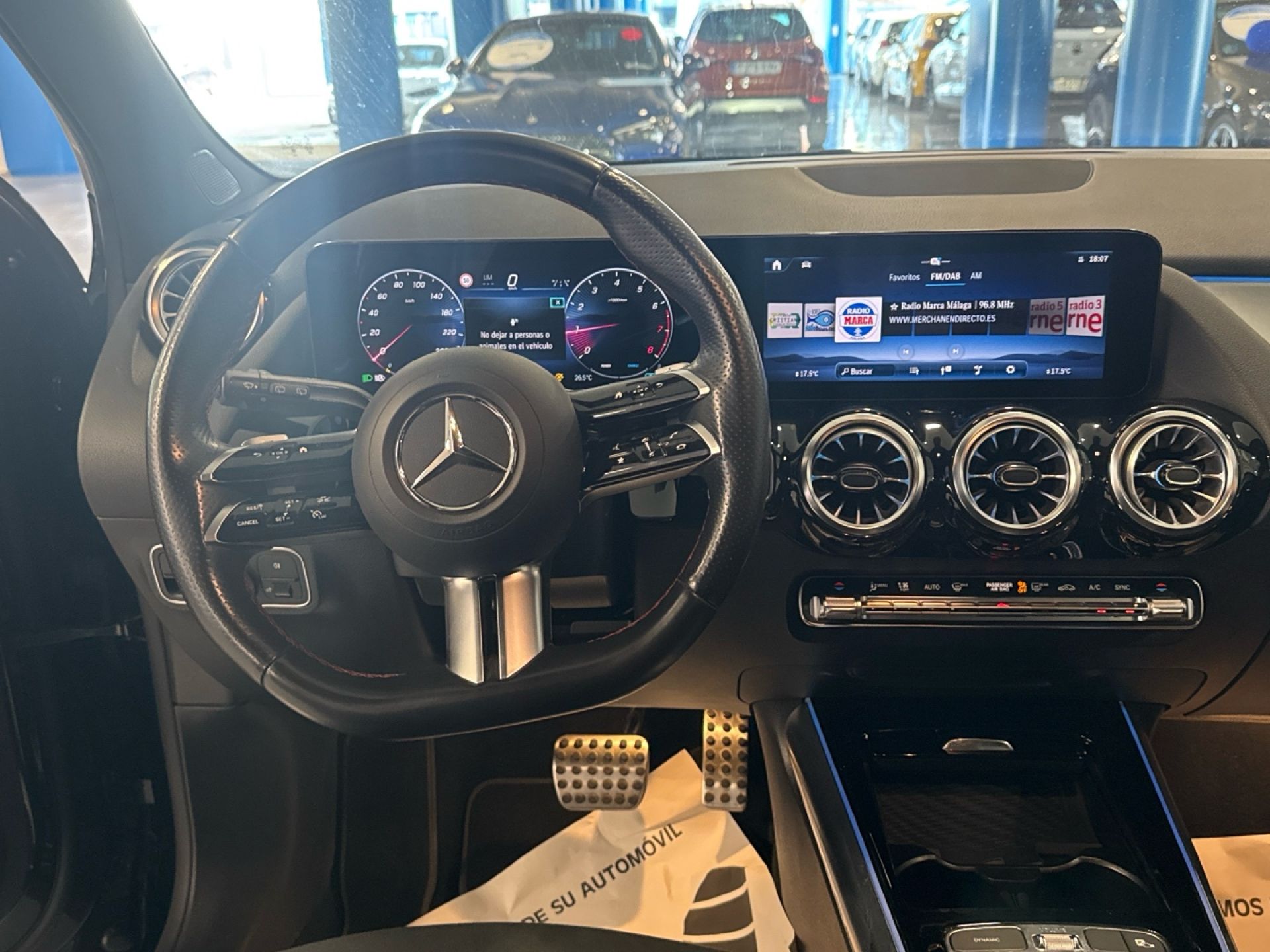 Mercedes-Benz GLA - 9