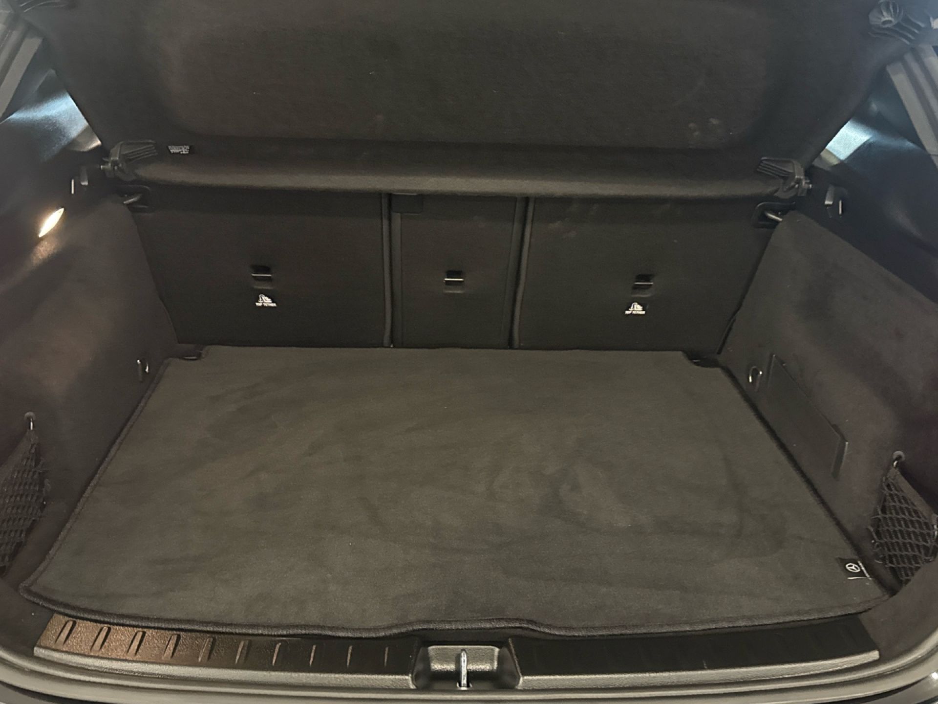 Mercedes-Benz GLA - 11
