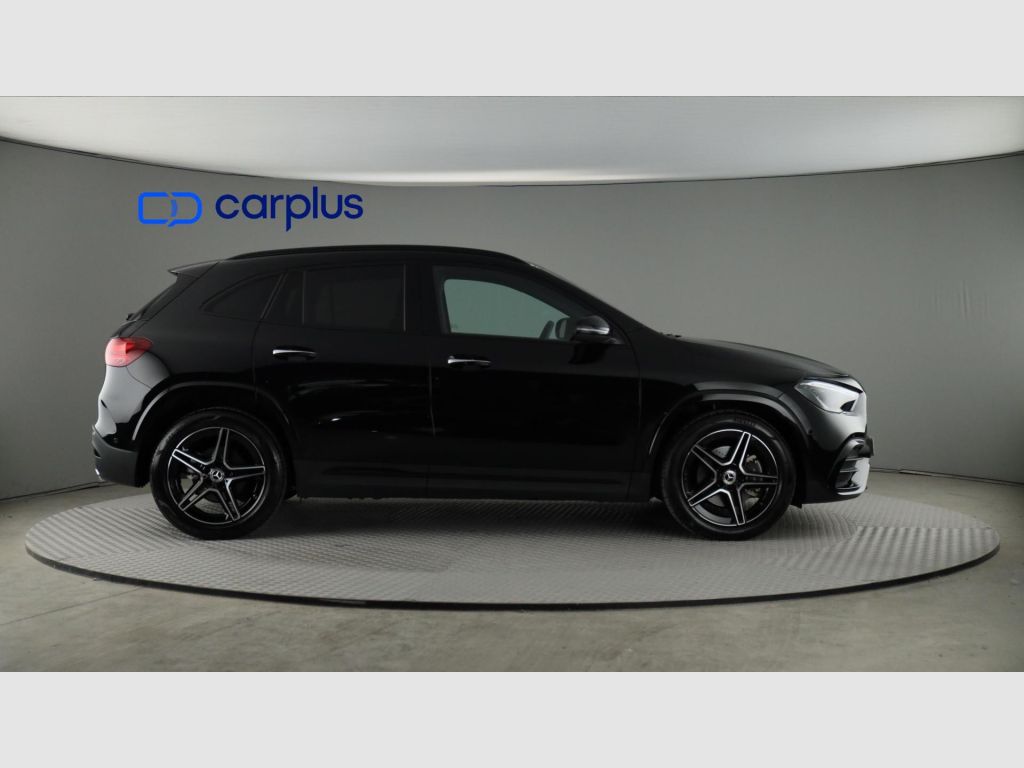 Mercedes-Benz GLA - 8