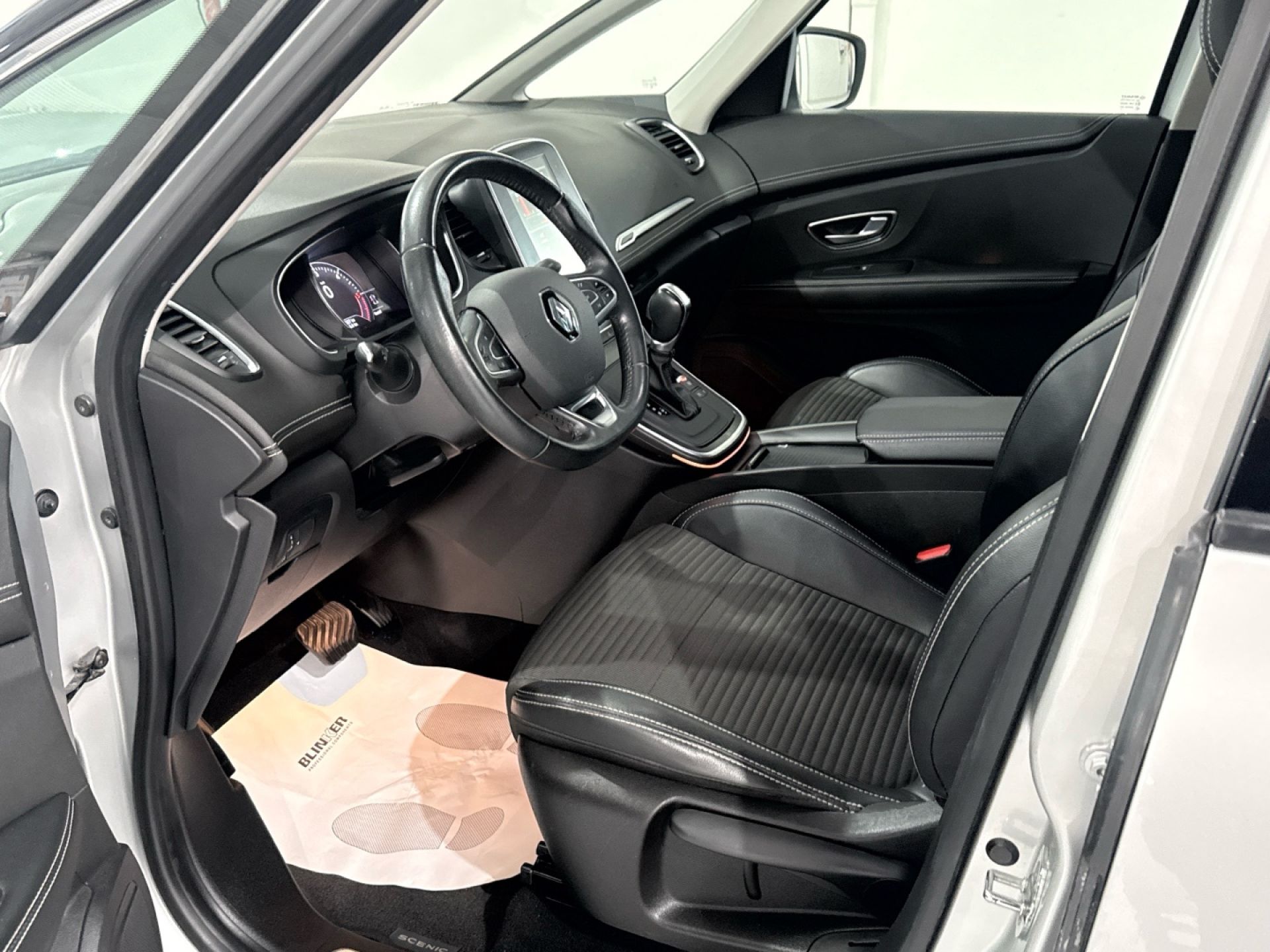 Renault Scenic - 11