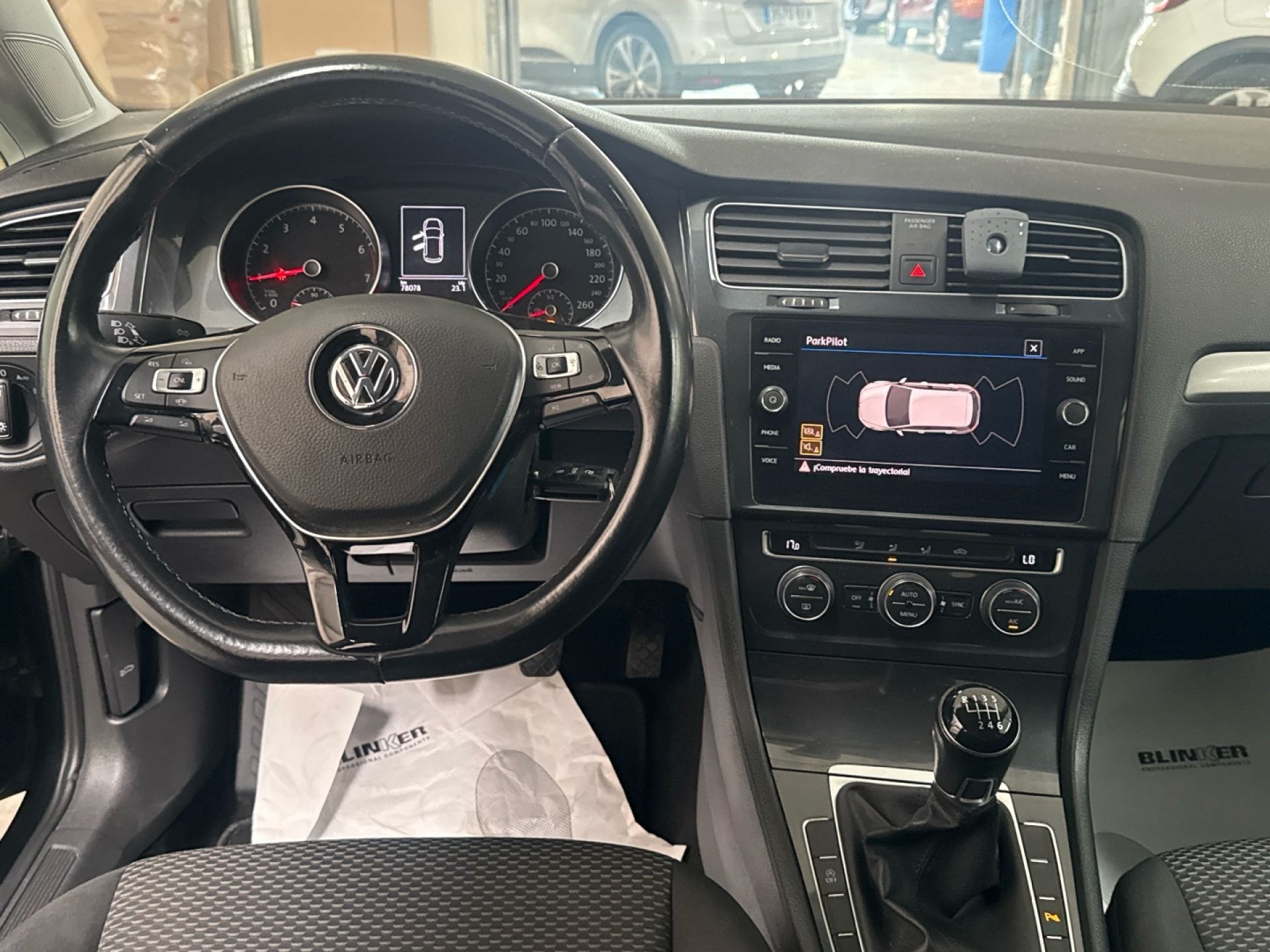 Volkswagen Golf - 10