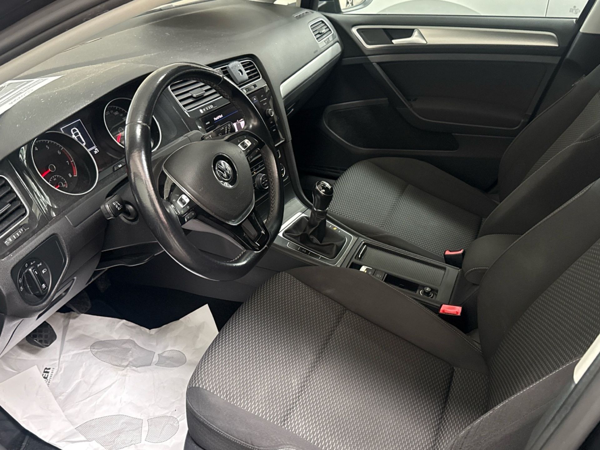 Volkswagen Golf - 11