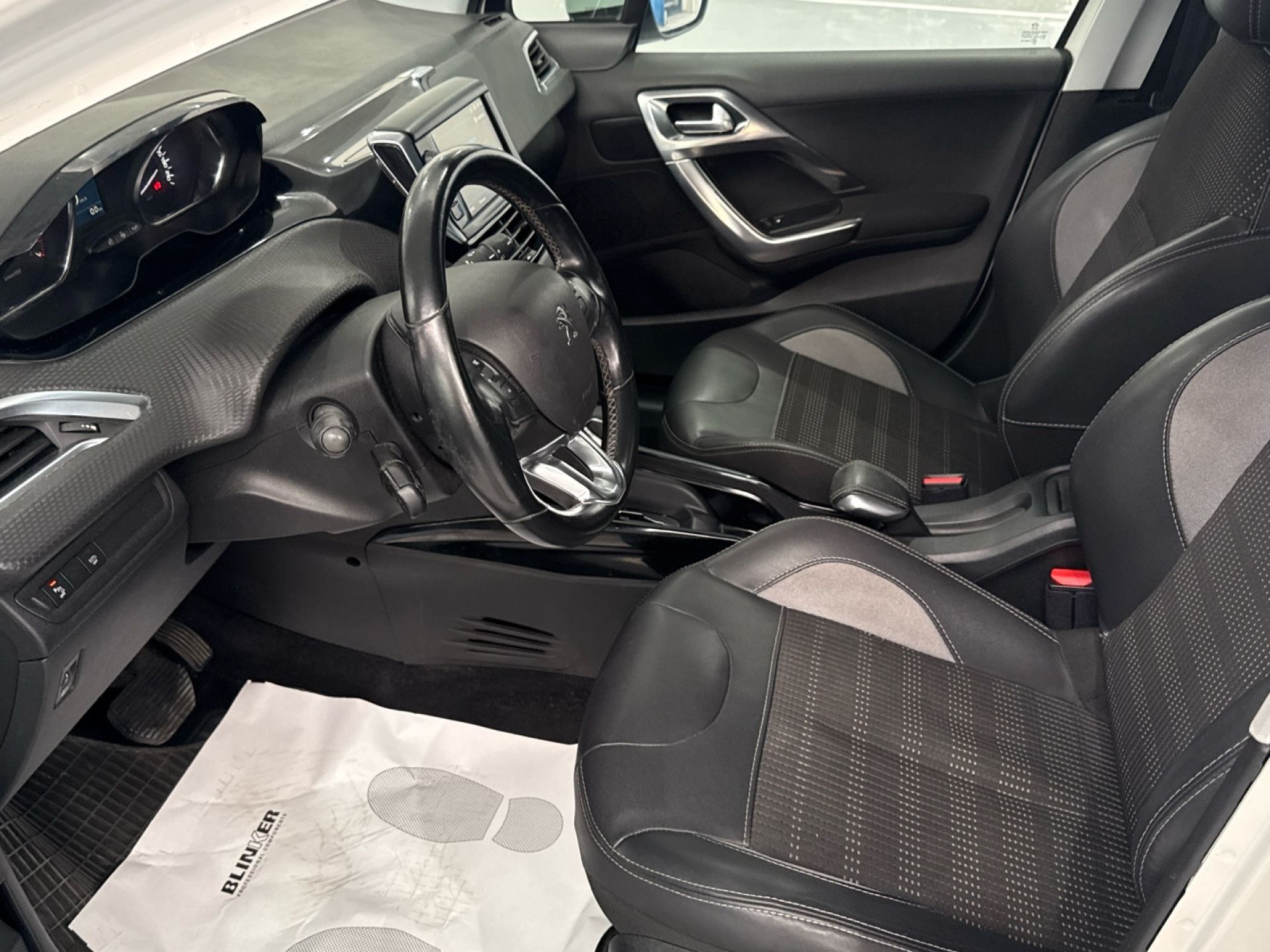 Peugeot 2008 - 11