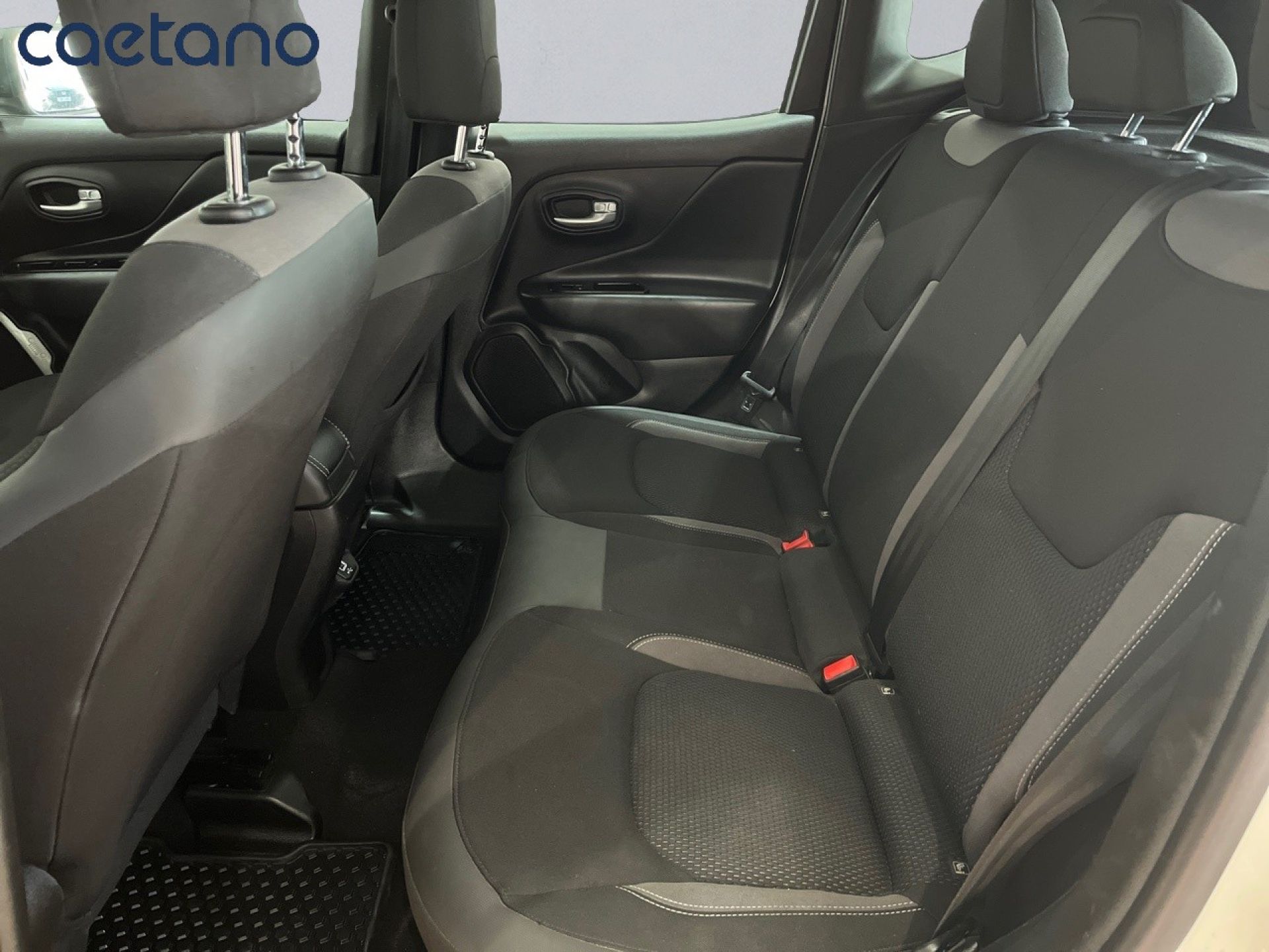Jeep Renegade - 12