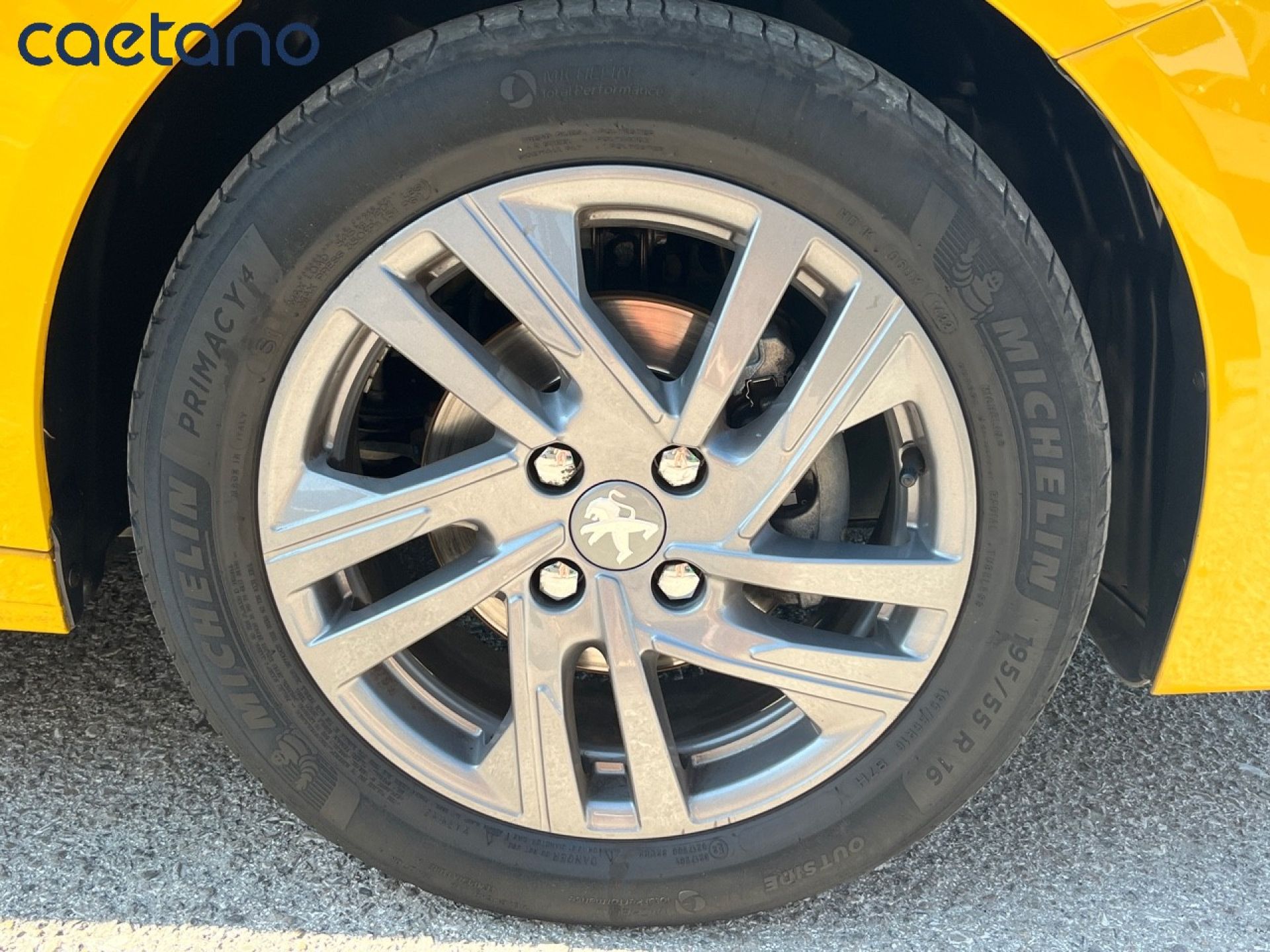 Peugeot 208 - 8