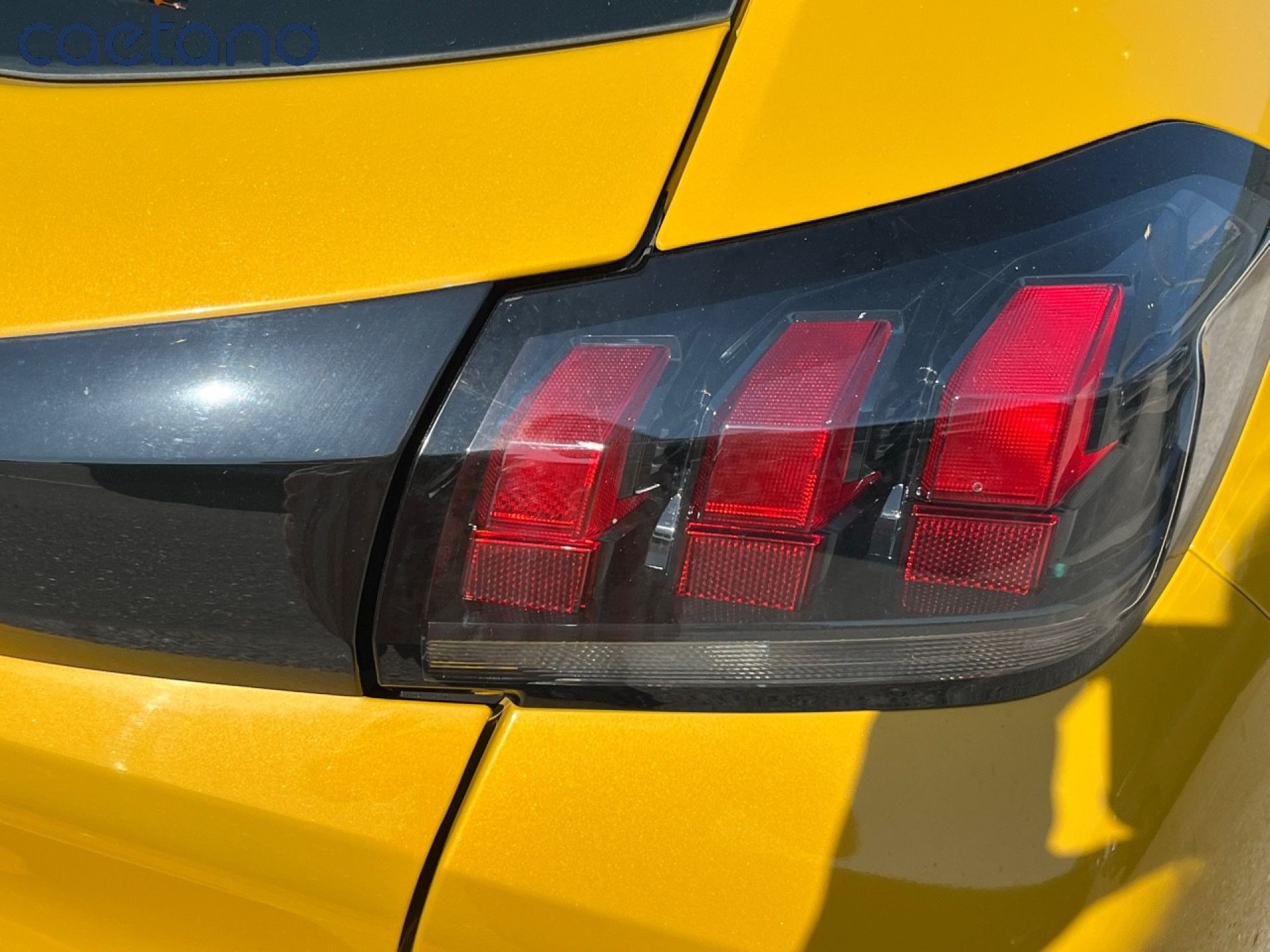 Peugeot 208 - 10