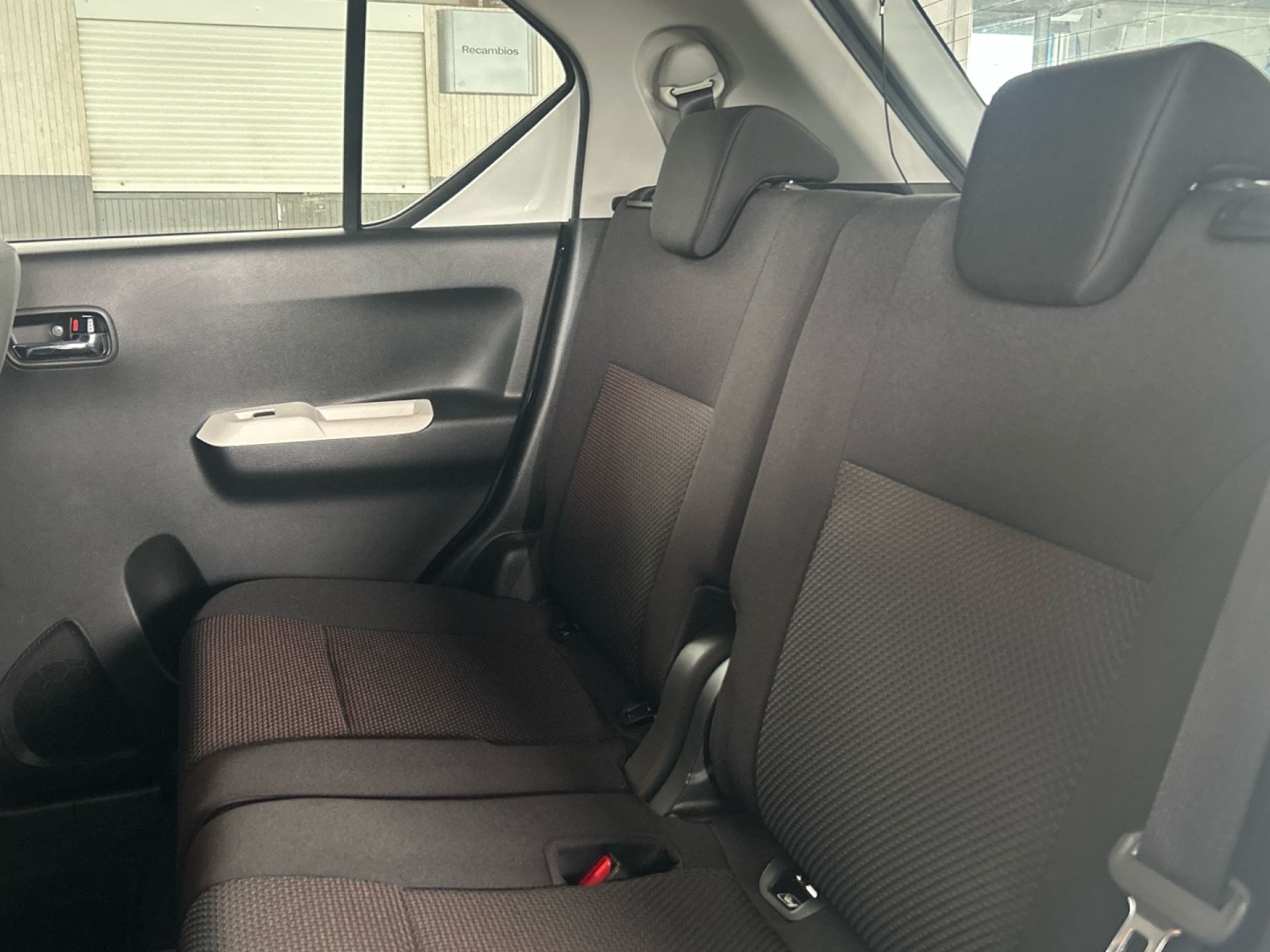 Suzuki Ignis - 12