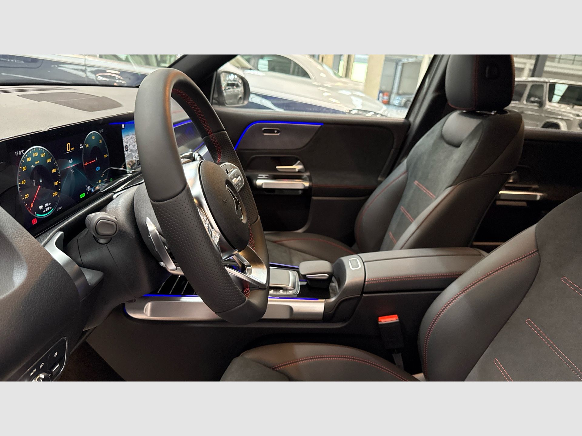 Mercedes-Benz EQB - 7