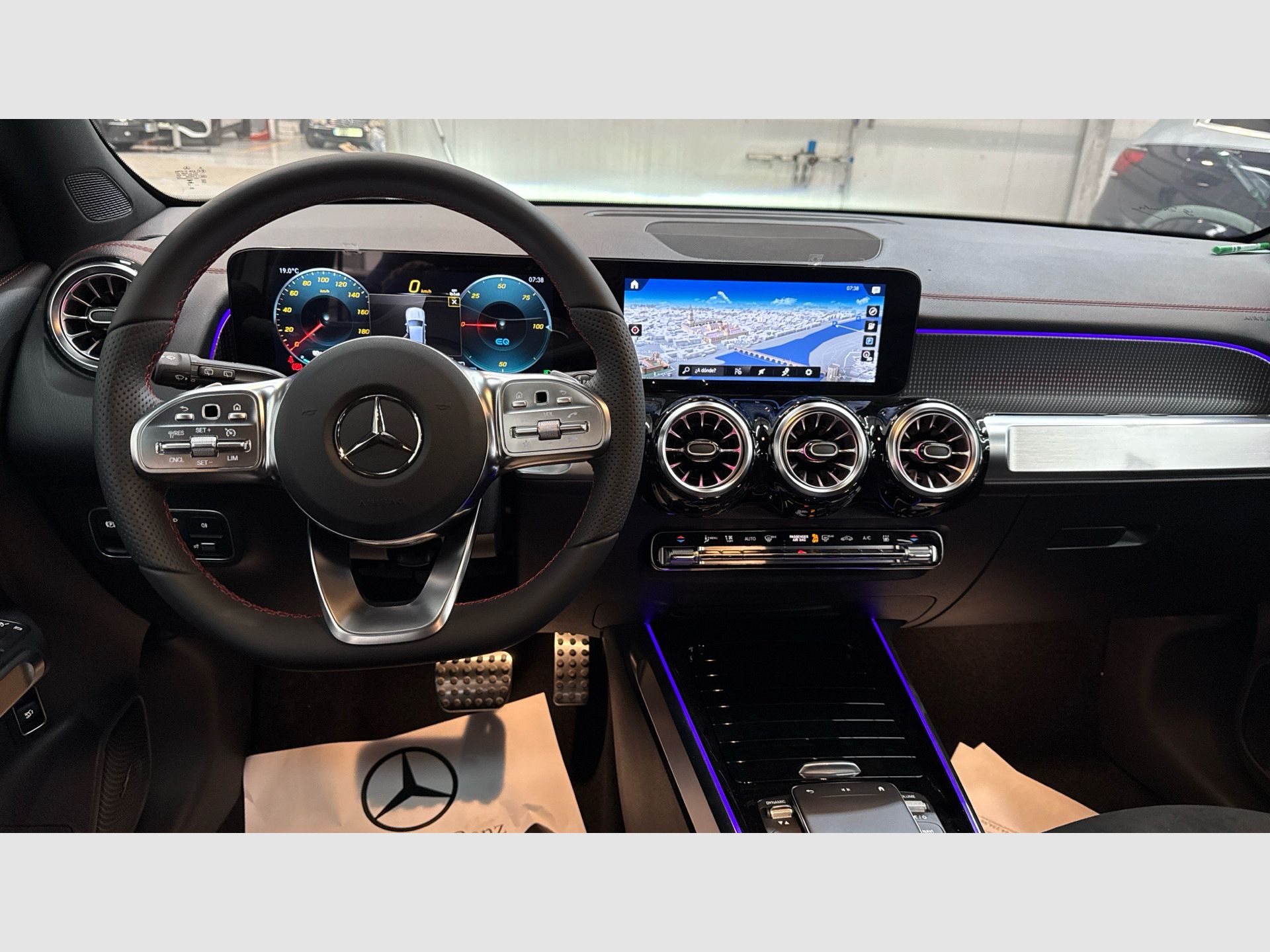 Mercedes-Benz EQB - 8