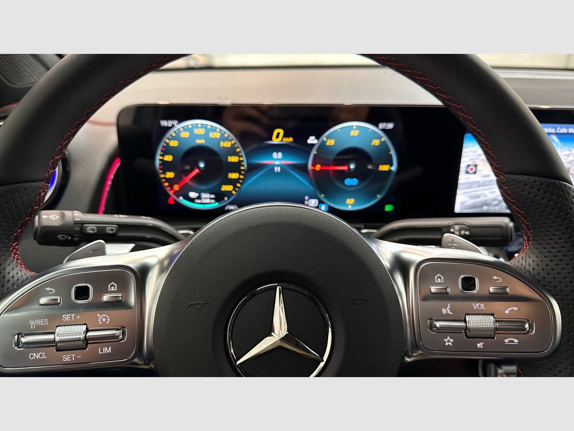 Mercedes-Benz EQB - 9