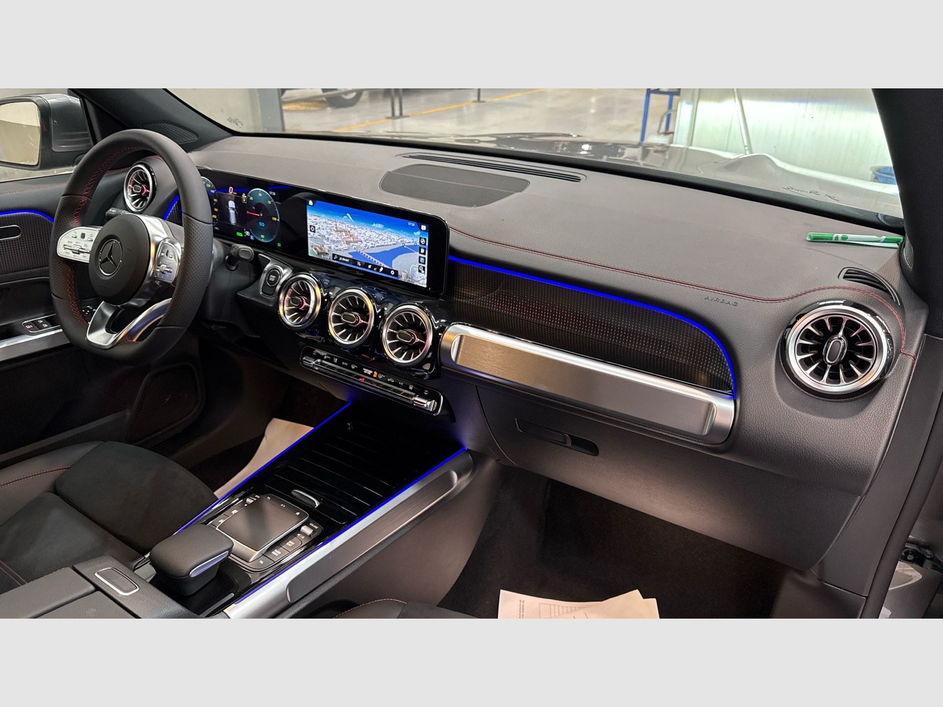 Mercedes-Benz EQB - 10