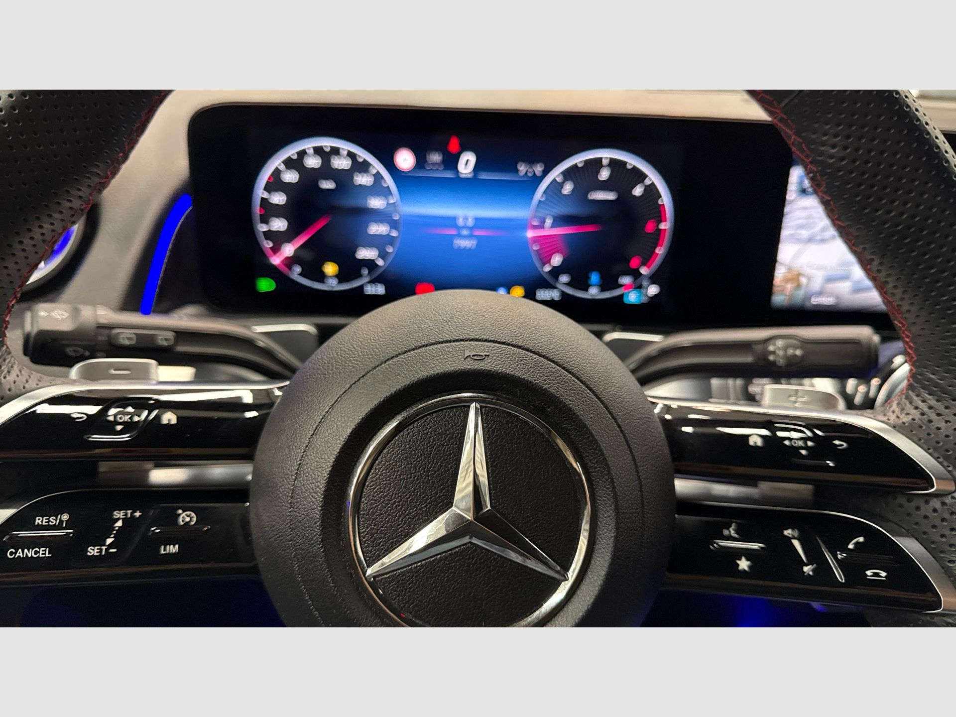 Mercedes-Benz GLB - 9