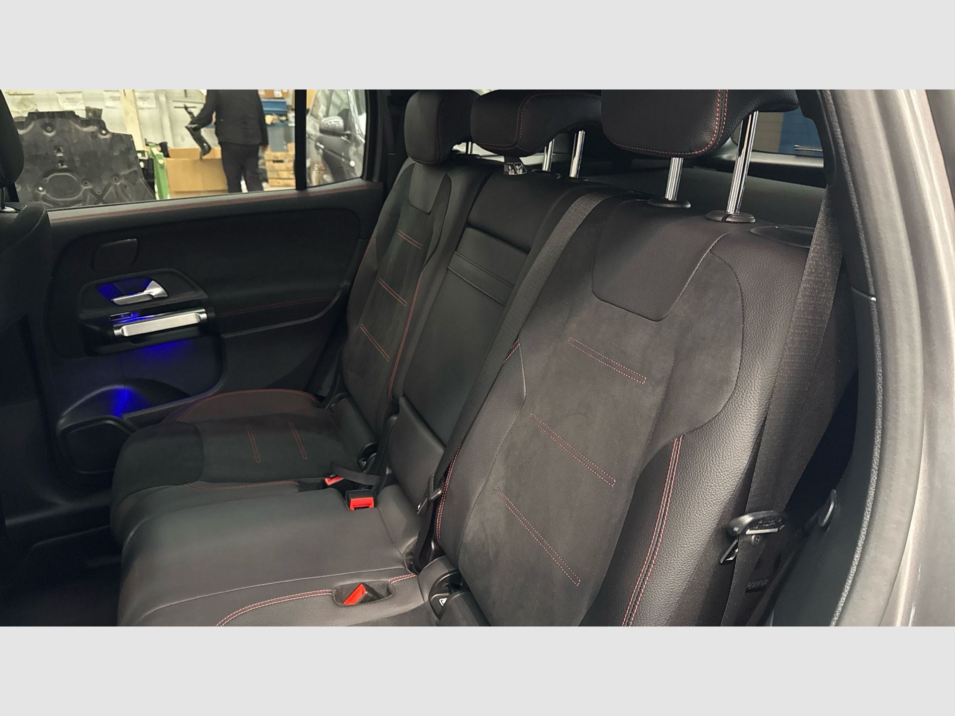 Mercedes-Benz GLB - 11