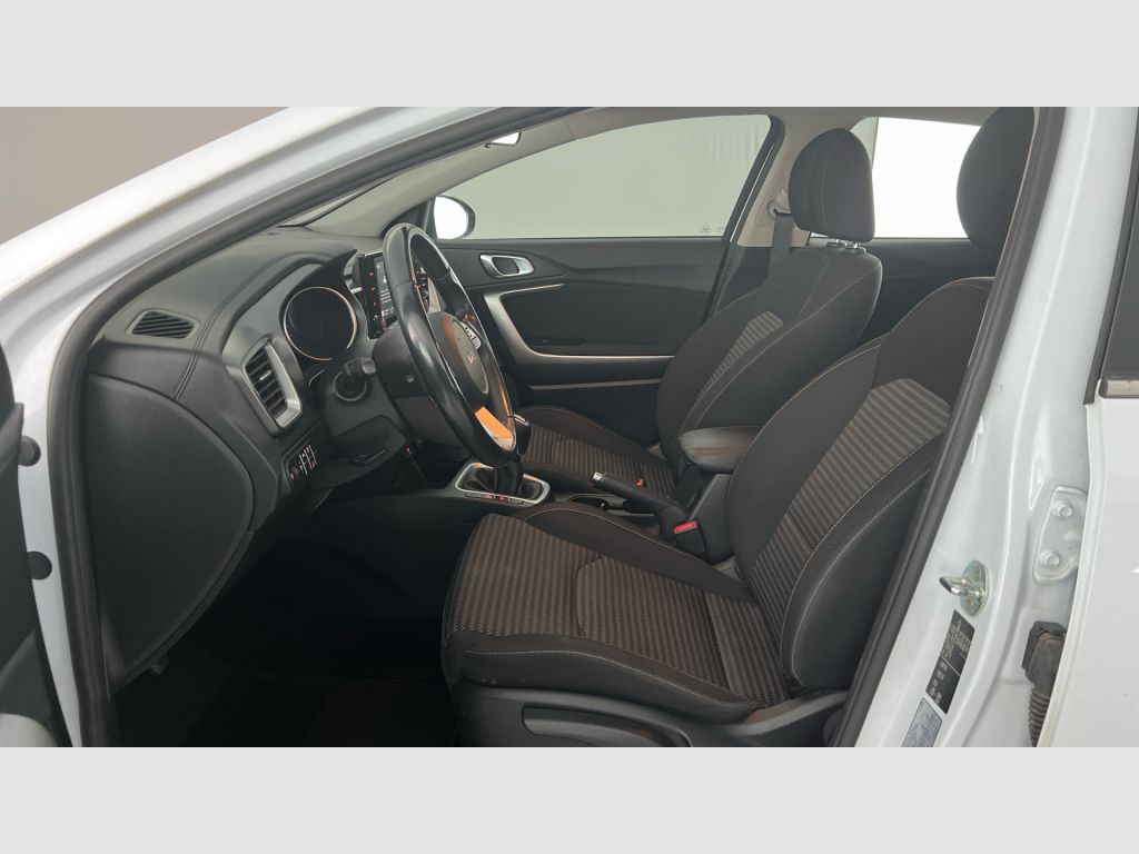 Kia XCeed - 12