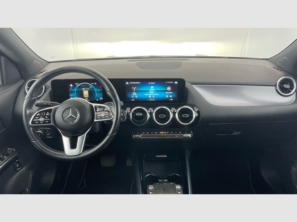 Mercedes-Benz GLA - 11