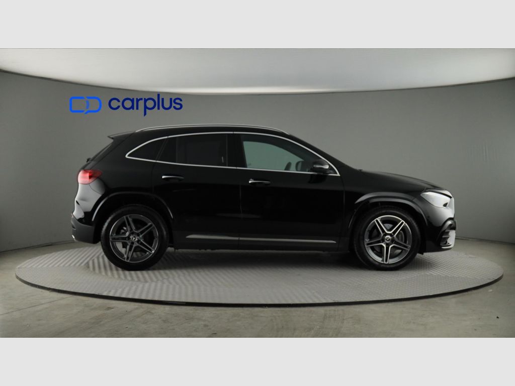 Mercedes-Benz GLA - 8
