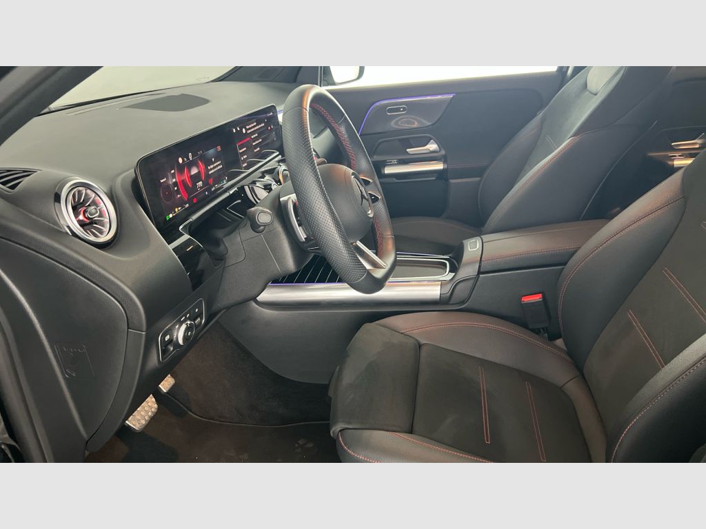 Mercedes-Benz GLA - 12