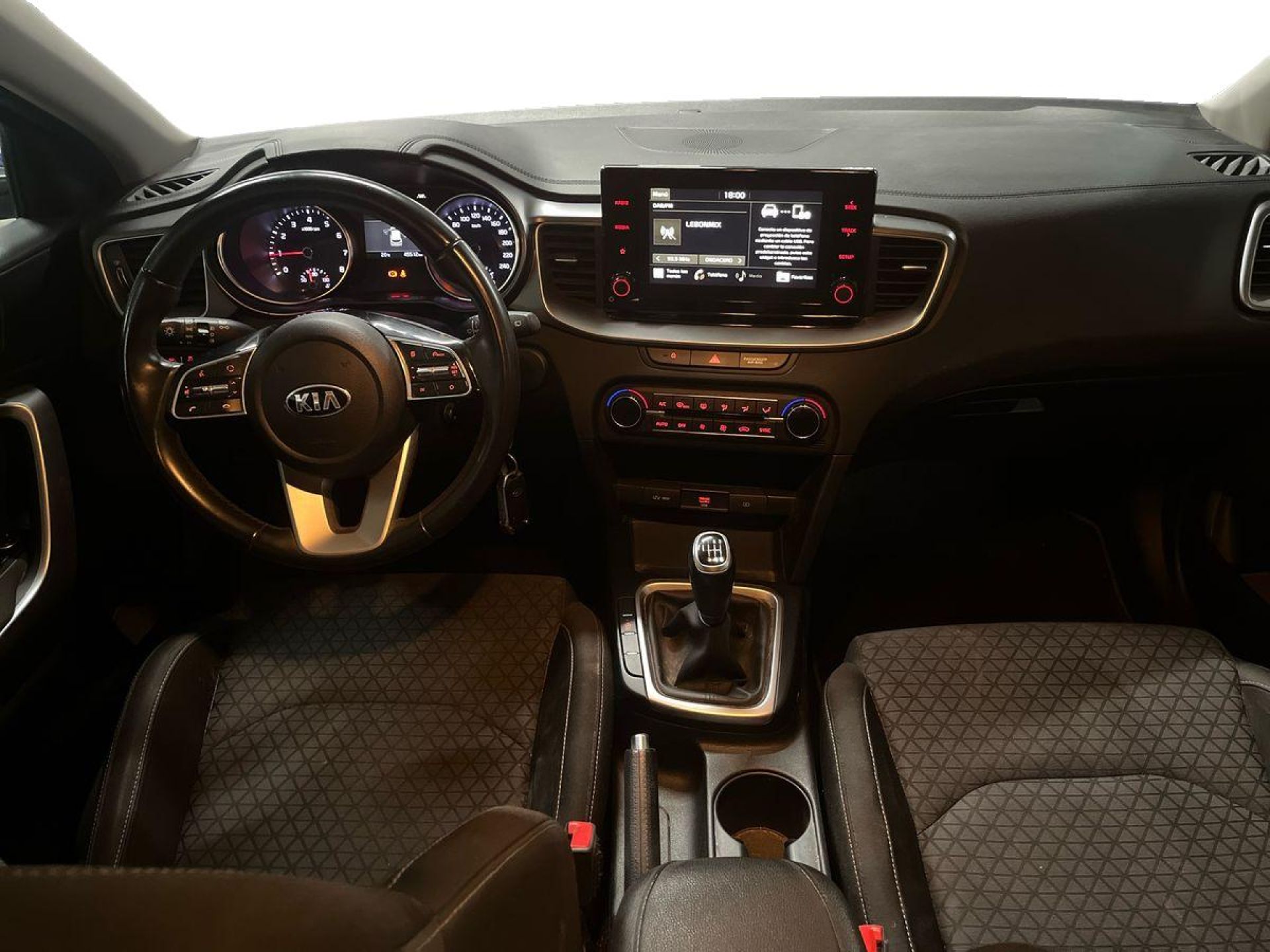 Kia Ceed - 10