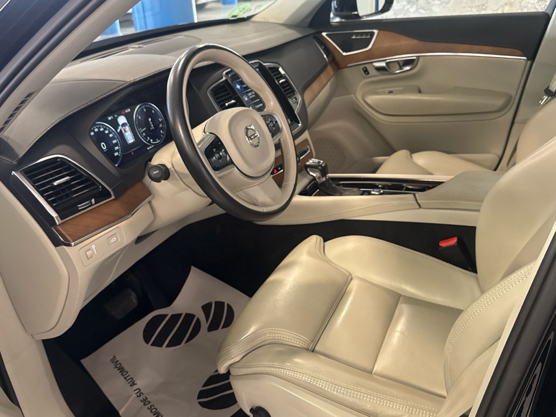 Volvo XC90 - 10
