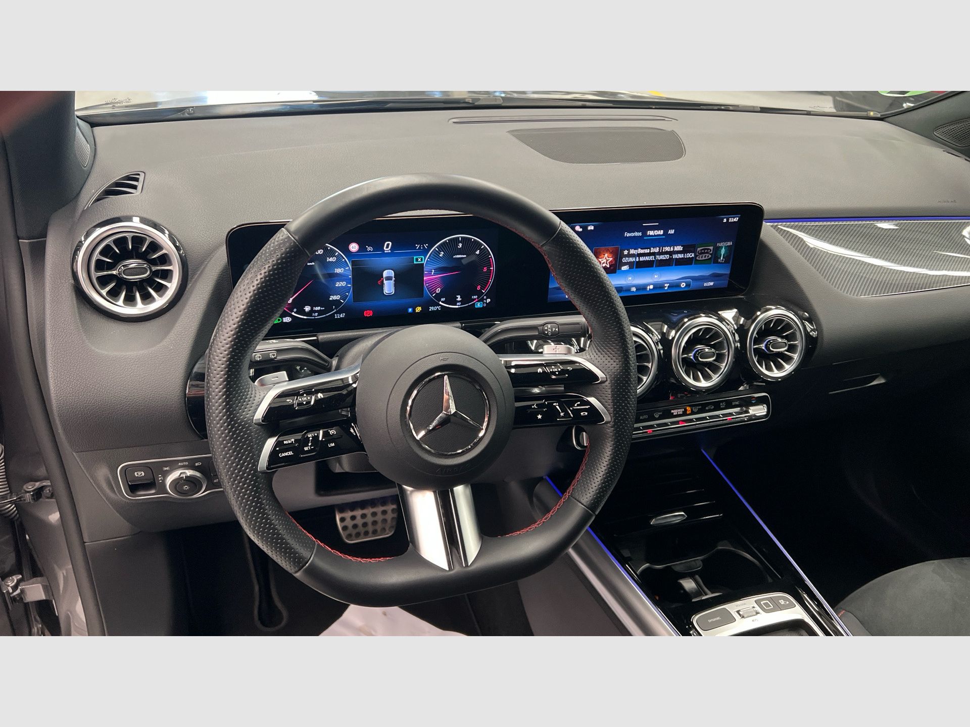 Mercedes-Benz GLA - 8